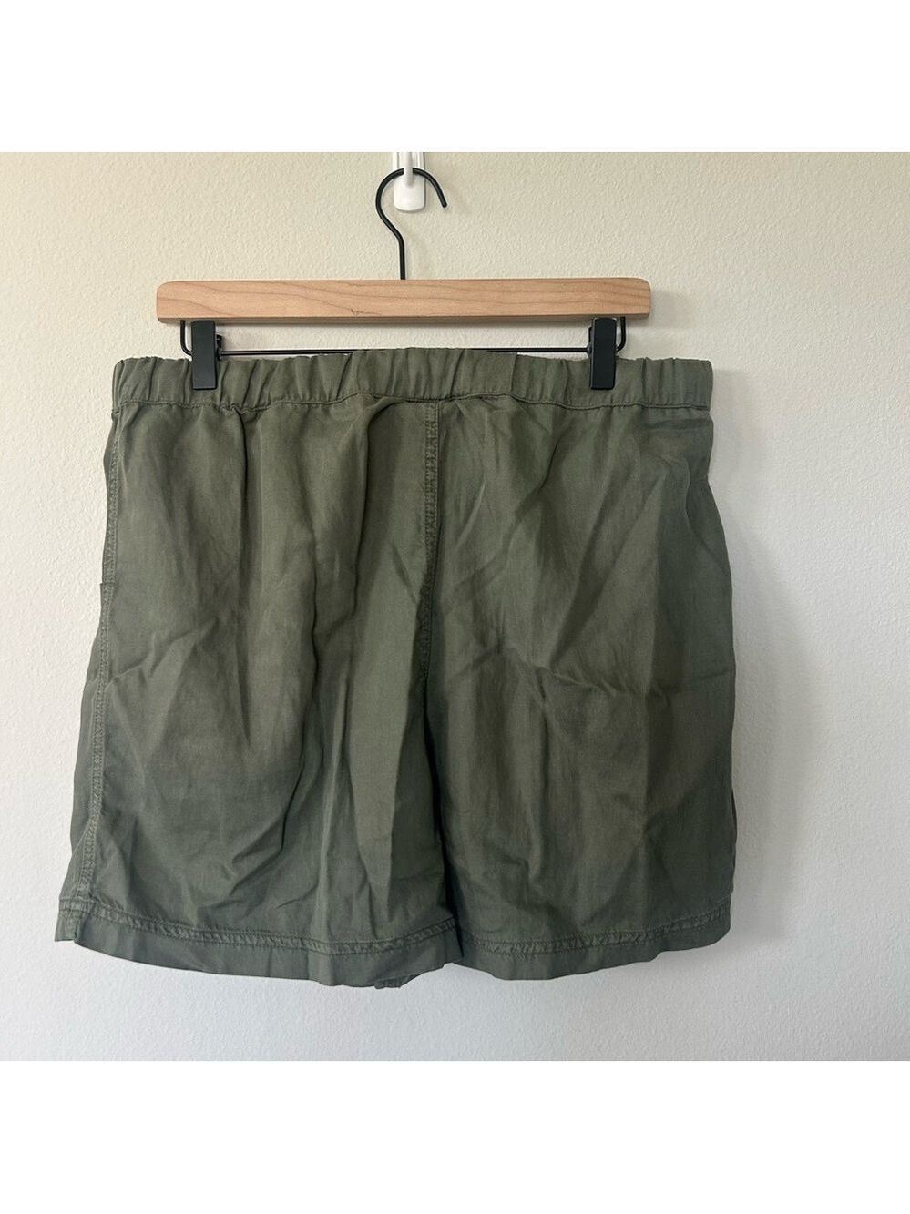 Faherty Topanga Drape Shorts Womens Medium Thyme Green Linen Blend NWT - Picture 4 of 6